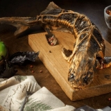 Kako pušiti sterlet u toploj, hladno dimljenoj pušnici